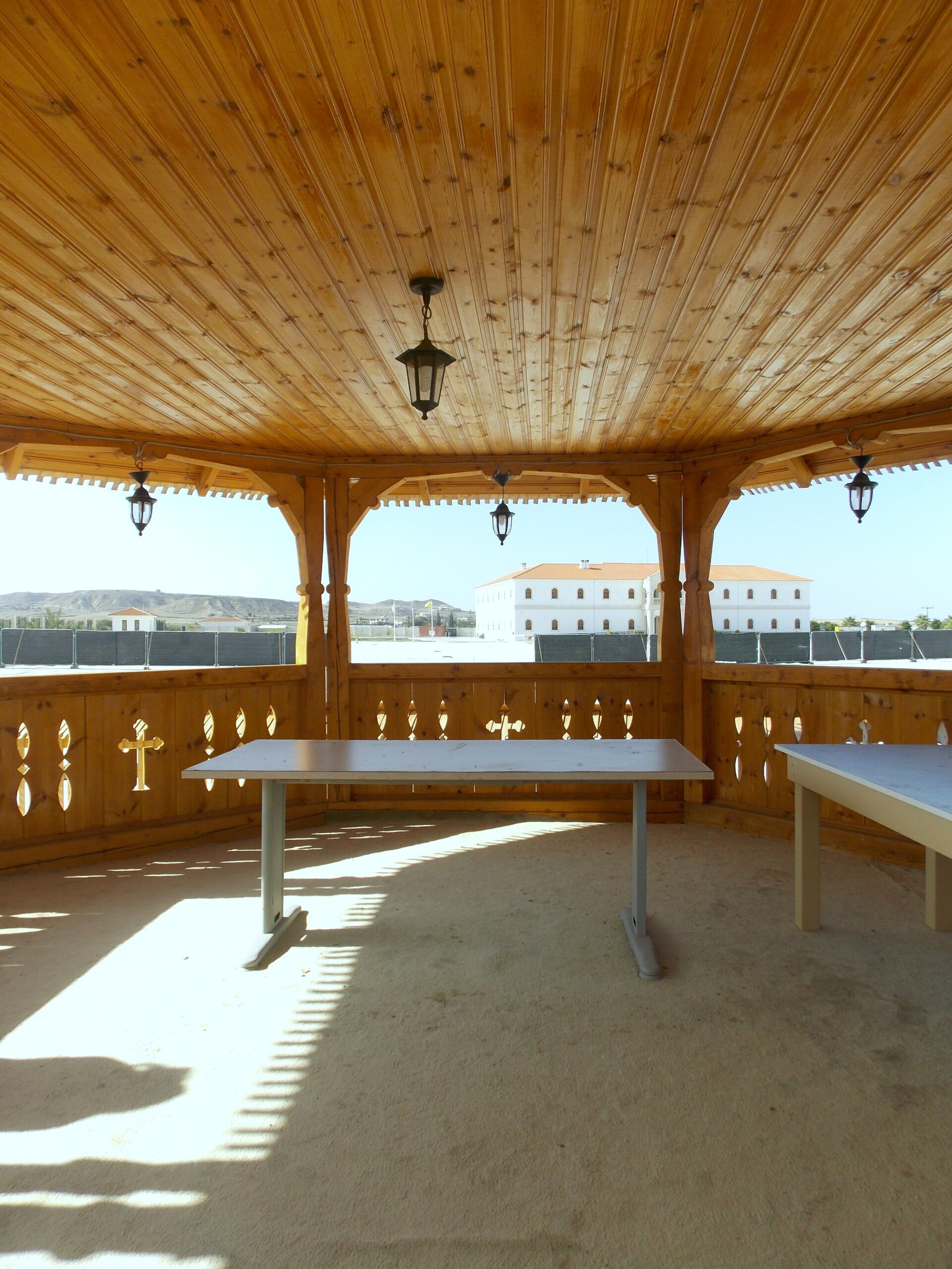 Shared space and unhurried hospitality set the tone.
